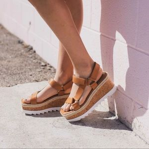 Marc Fisher LTD Gylian Platform Sandals